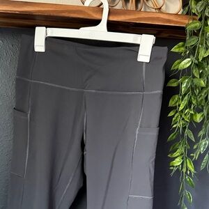Ewedoos Gray High-Waisted Capri Leggings with Pockets